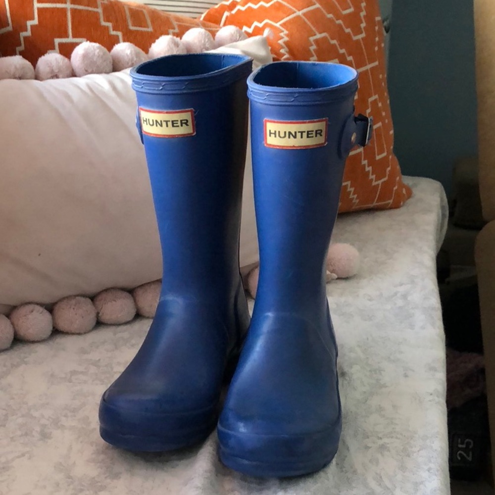 Blue hunter boots.size 13 boy or size 1 girl